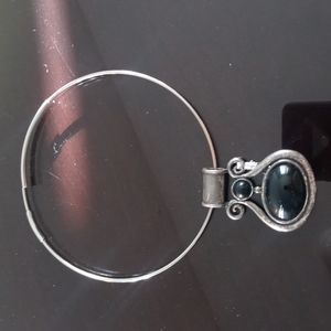 Necklace & Pendant *  Black and Silver. Bg220 A